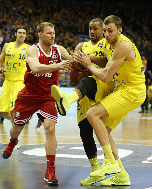 战袍的年轻 战袍的年轻